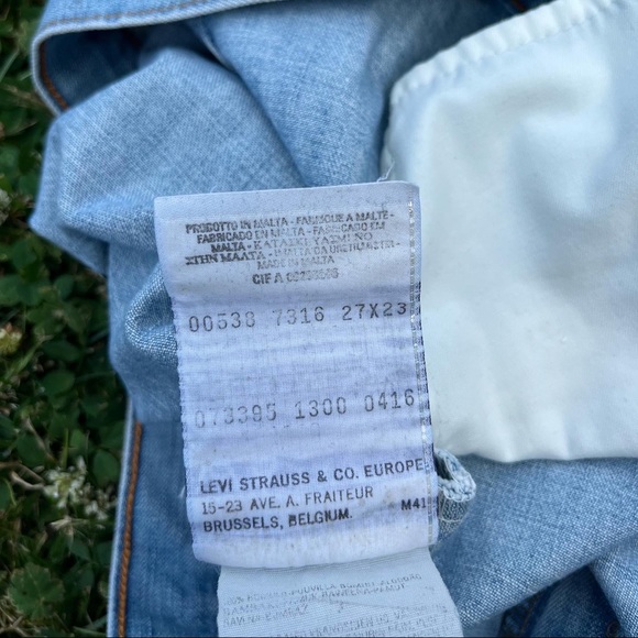 Vintage Levi Shorts - Picture 3 of 3